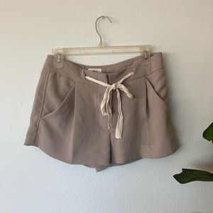 Wilfred Aritzia Light Grey Shorts